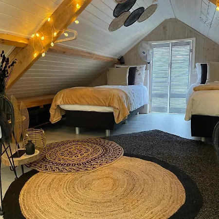 Sandra's Penzion Oostvoorne